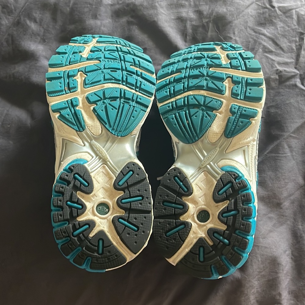 Brooks Running Shoes Size 6.5 - Picture 4 of 4
